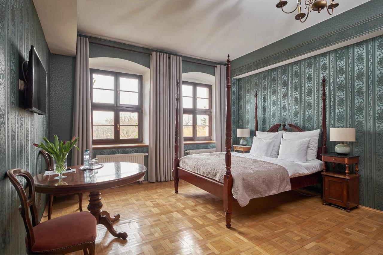 Nocleg ze śniadaniem Boutique Pałac Warmątowice Sienkiewiczowskie *
